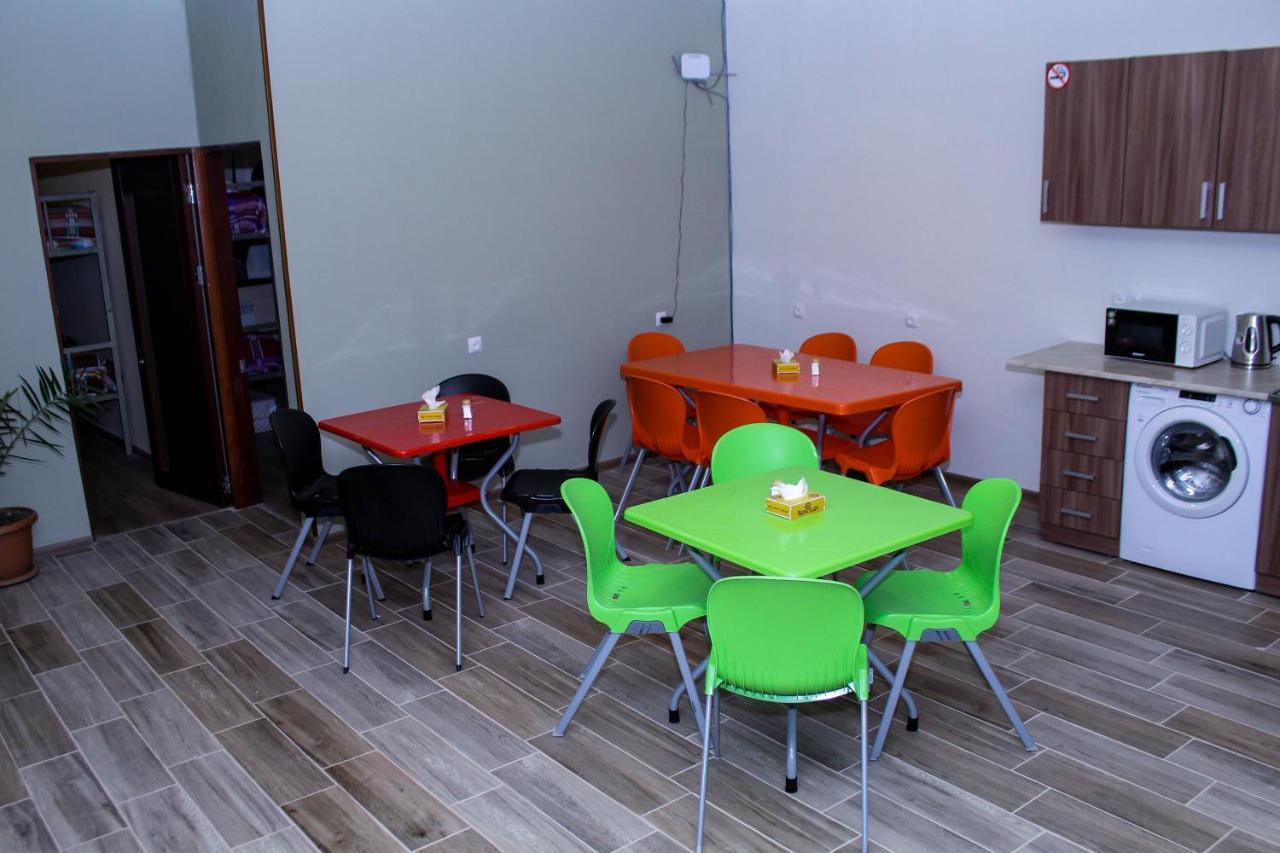 Bee Lucky Hostel And Tours Yerevan Exterior photo